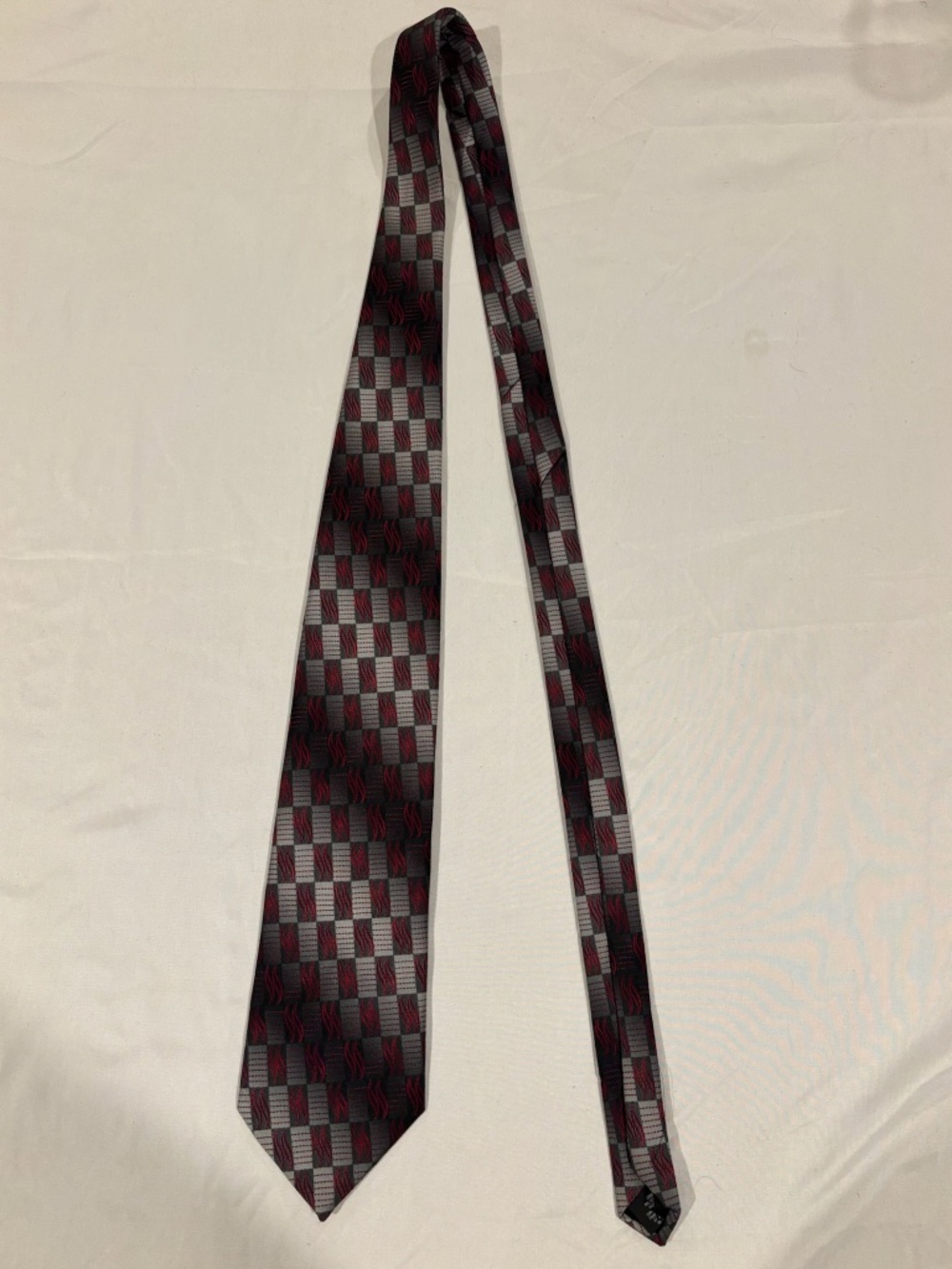 VTG Wembley Mens Tie Red Silver Grey Geometric Abstract Corporate Formal Necktie